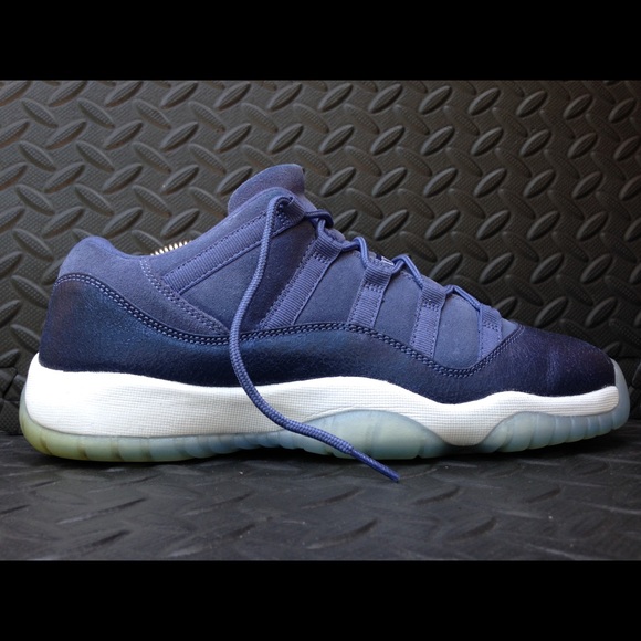 Jordan 11 low blue moon used size 9.5 580521-408 - Picture 3 of 8